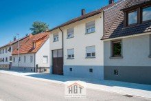Hausansicht Vorne Charmante Doppelhaush�lfte mit sch�nem Garten und Nebengeb�ude in Dettenheim