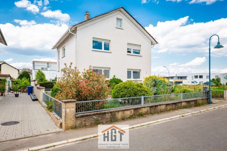  Karlsdorf-Neuthard Haus *VERKAUFT*Attraktives Einfamilienhaus in Karlsdorf und Bebauungsm�glichkeit in zweiter Reihe!