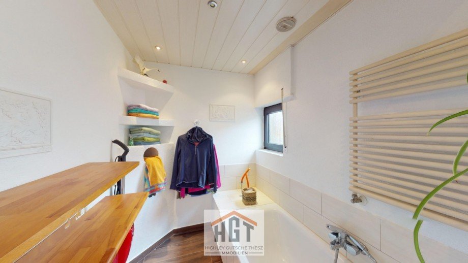 Badezimmer mit Badewanne Reihenmittelhaus Neulu�heim