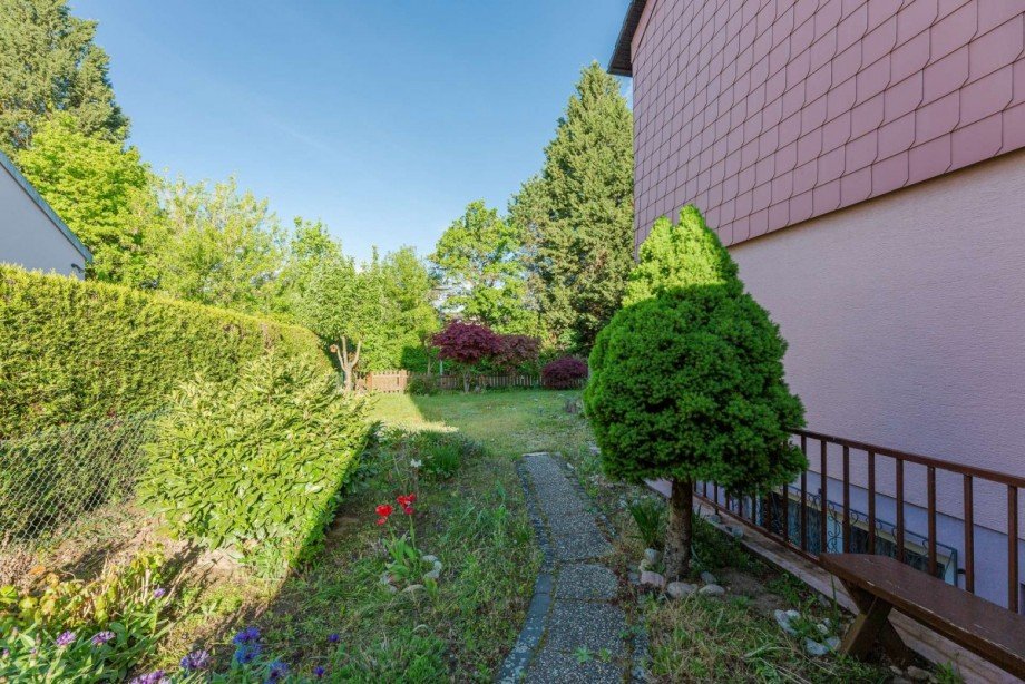 Garten seitlicher Kellerzugang Reihenendhaus Eggenstein-Leopoldshafen