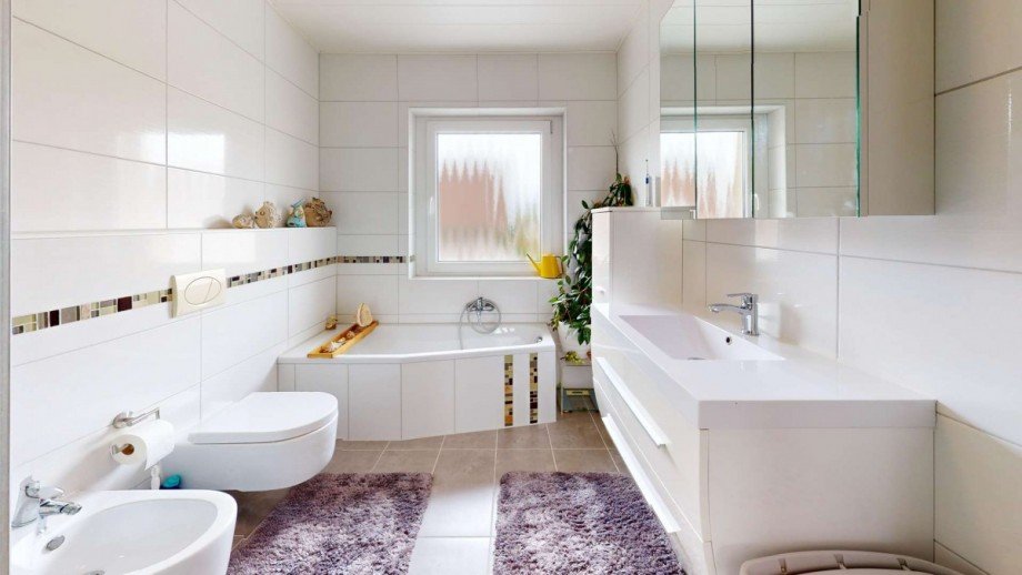 Badezimmer 1.OG Doppelhaush�lfte Graben-Neudorf