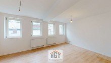 2 Wohnzimmer Erstbezug nach Kernsanierung - Moderne 3-Zimmer Mietwohnung in Knittlingen