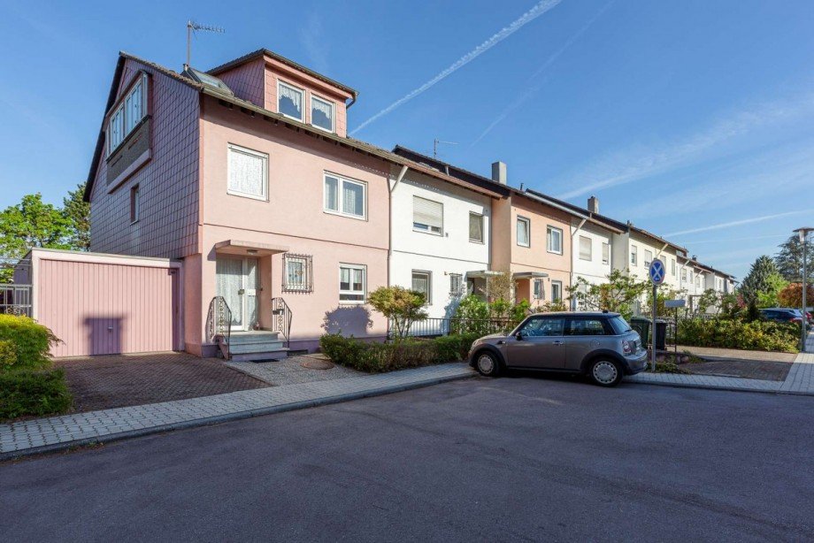Frontansicht mit Einzelgarage Reihenendhaus Eggenstein-Leopoldshafen