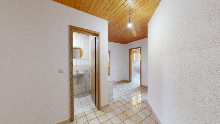 1 Karlsdorf-Neuthard Dachgeschosswohnung Sch�ne 2,5 Zimmer-Dachgeschosswohnung mit PKW Stellplatz und Balkon in Karlsdorf-Neuthard