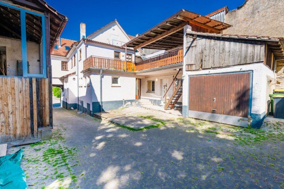 MFH R�ckansicht mit Garage Mehrfamilienhaus Neulingen