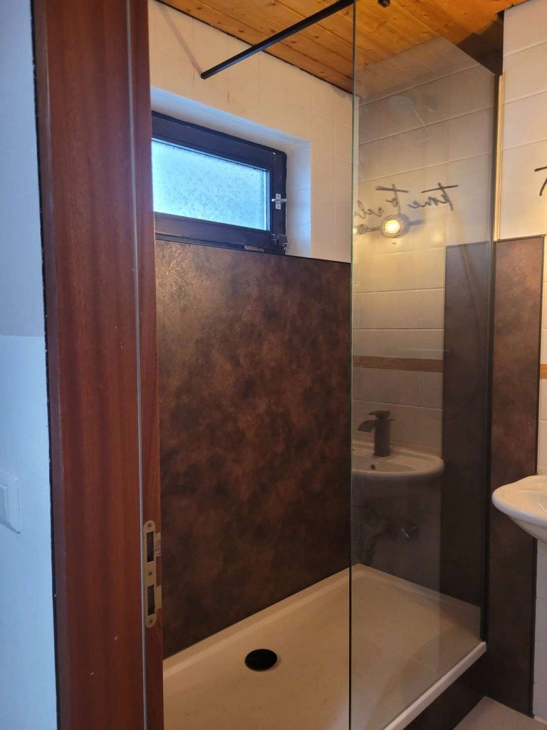 neue Dusche Baiersbronn Wohnung Sch�ne 1 Zimmer Wohnung mit neuem Badezimmer, EBK und Balkon in Sch�nm�nzach