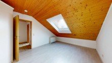 15 Sch�ne 2,5 Zimmer-Dachgeschosswohnung mit PKW Stellplatz und Balkon in Karlsdorf-Neuthard