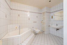 Badezimmer POVISIONSFREIE! Mehrfamilienhaus mit Gewerbe und Lager! �ber 8,00 % Rendite in G�brichen