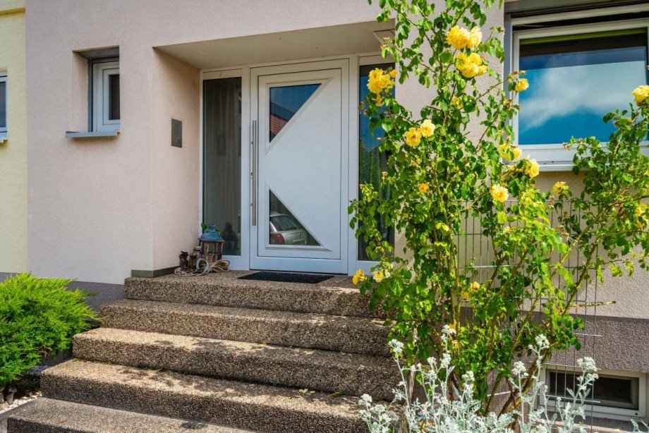 Hauseingangsbereich Doppelhaush�lfte Graben-Neudorf