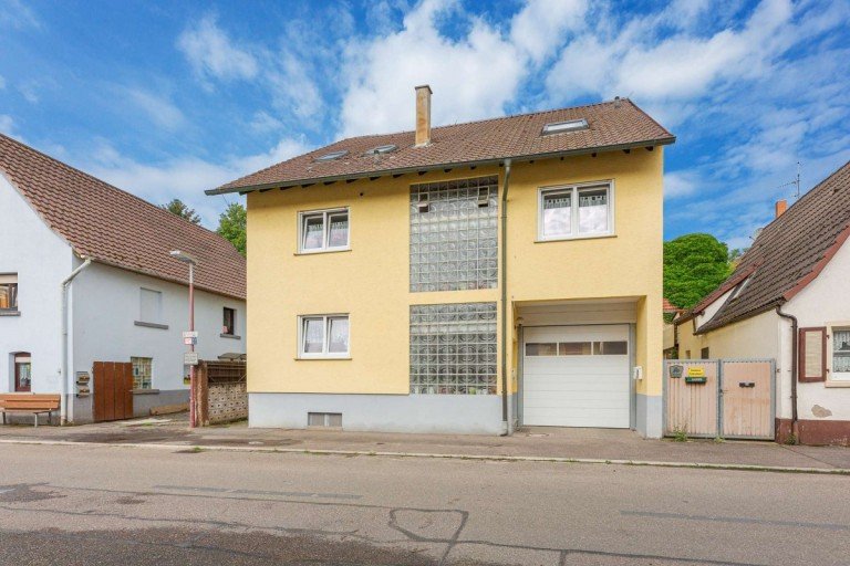 Vorderansicht Kraichtal-Ober�wisheim Mehrfamilienhaus Mehrfamilienhaus plus ein weiters Wohnhaus in Kraichtal zu verkaufen