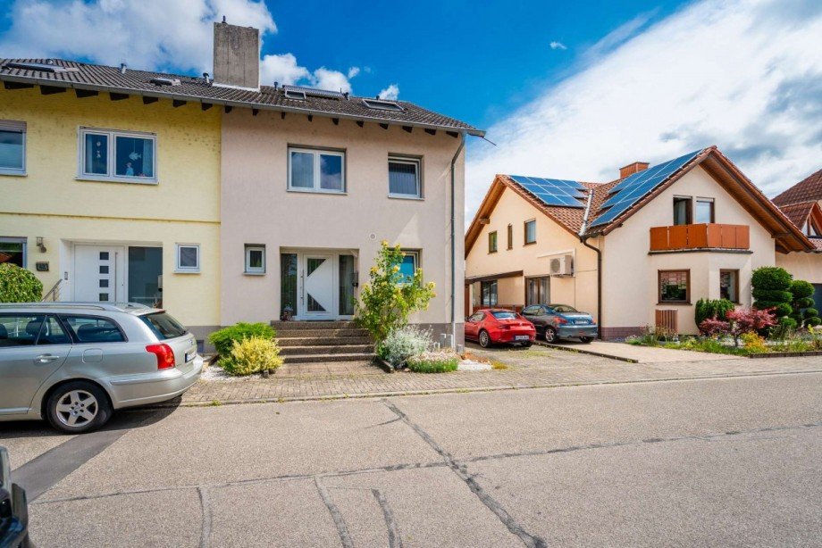 Hauseingang Doppelhaush�lfte Graben-Neudorf
