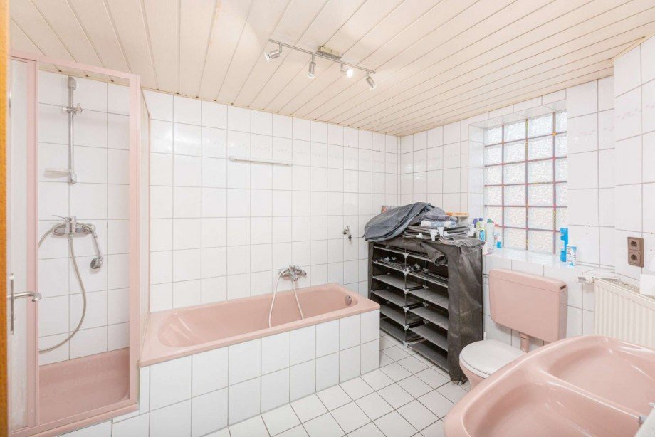 Bad Dachgeschoss Mehrfamilienhaus Kraichtal-Ober�wisheim