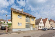 Vorderansicht Mehrfamilienhaus plus ein weiters Wohnhaus in Kraichtal zu verkaufen