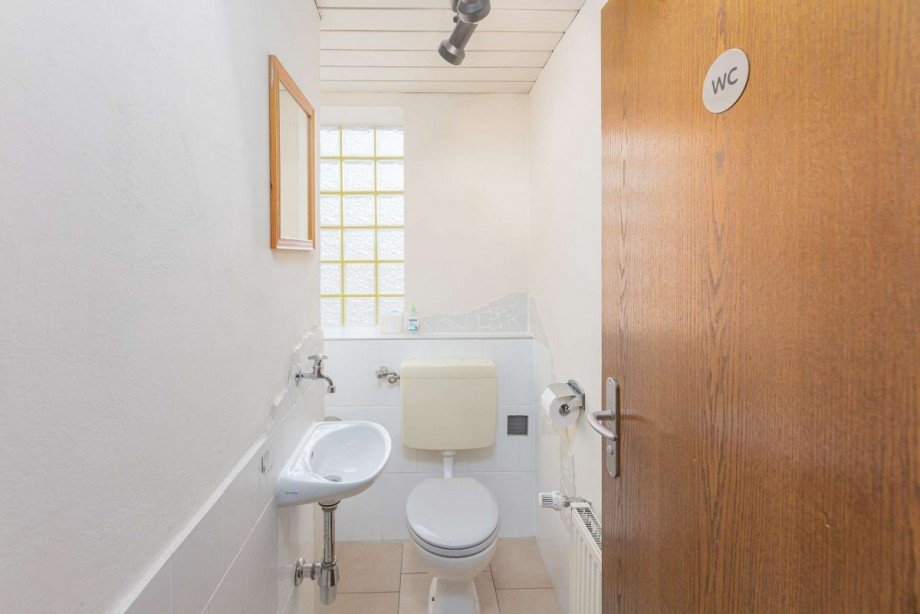 WC Dachgeschoss Mehrfamilienhaus Kraichtal-Ober�wisheim
