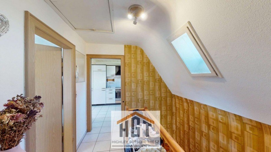 Flur OG Wohnung Einfamilienhaus Knittlingen