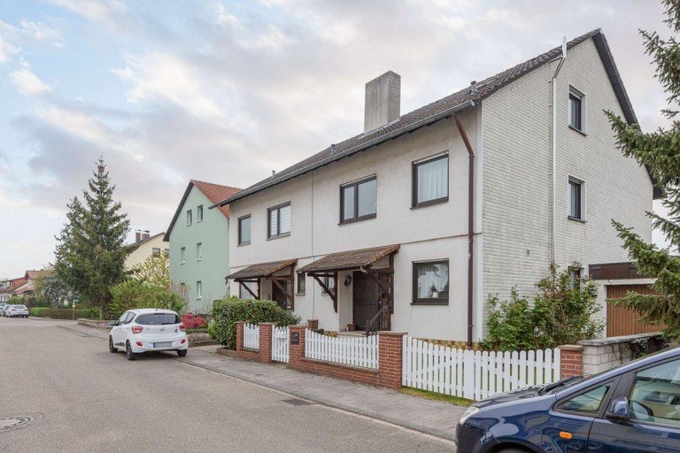  Dettenheim-Liedolsheim Doppelhaush�lfte Attraktive Doppelhaush�lfte in Dettenheim