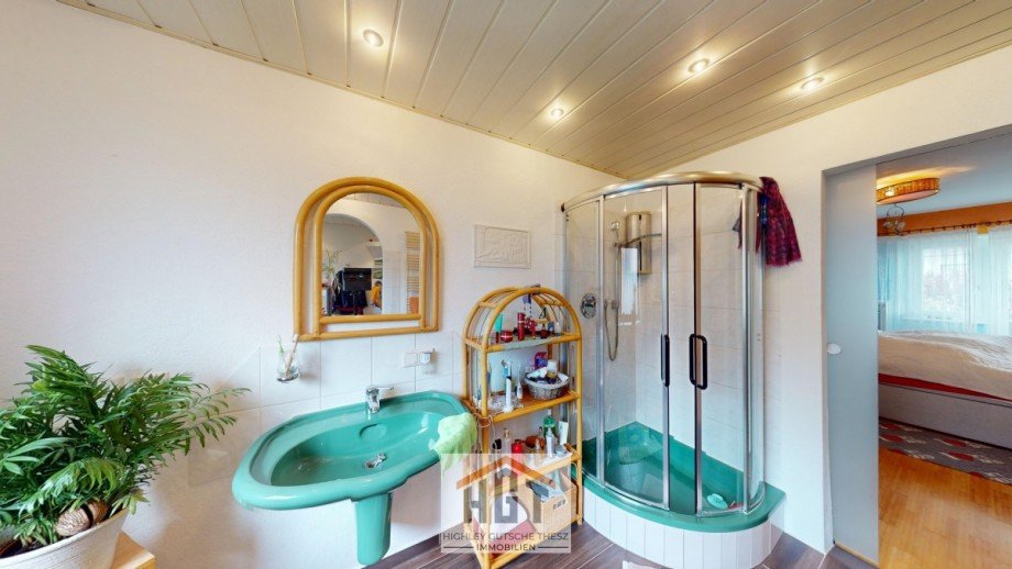 Badezimmer mit Dusche Reihenmittelhaus Neulu�heim