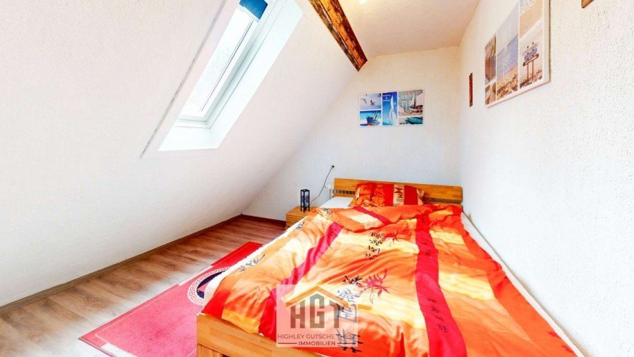 OG separates Schlafzimmer Einfamilienhaus �lbronn-D�rrn