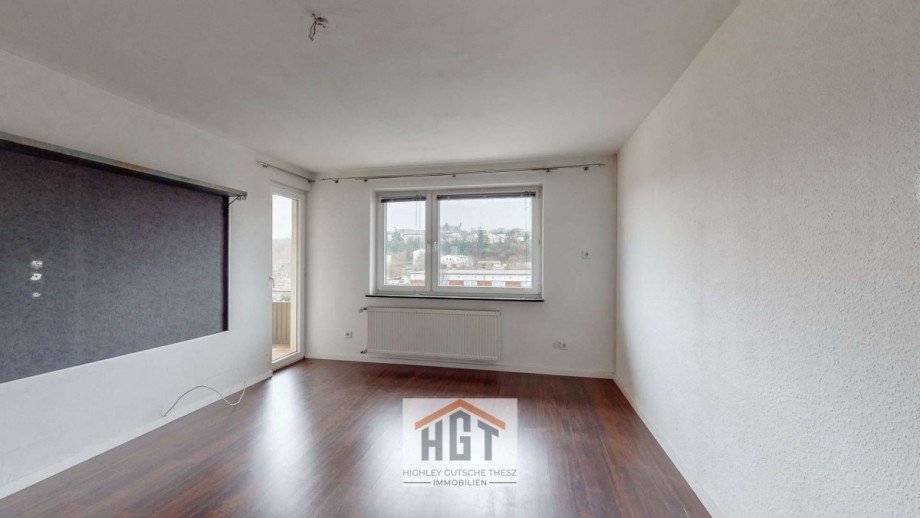Zimmer 1 Zugang zum Balkon Etagenwohnung Bretten