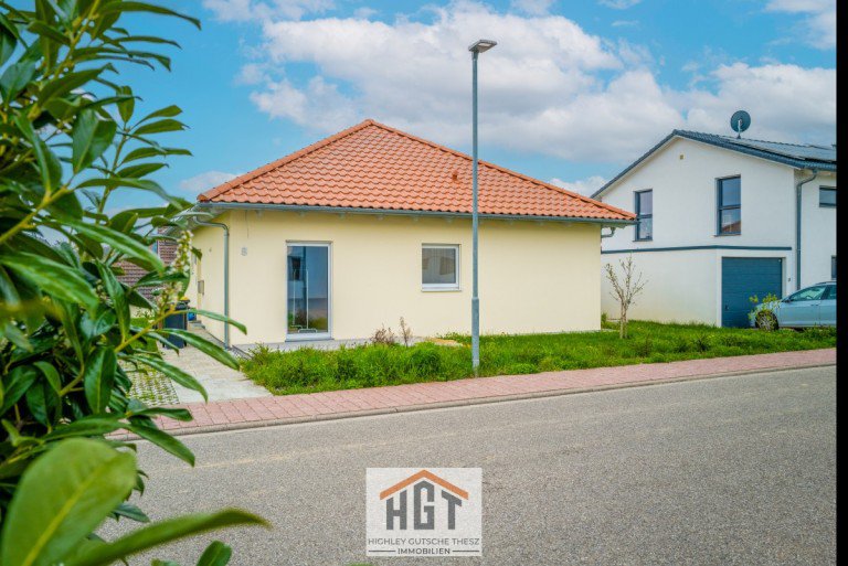 Hauptbild: RESERVIERT !!! barrierefreier Bungalow mit bester Energieeffizienz A+ in �lbronn zur Vermietung!
