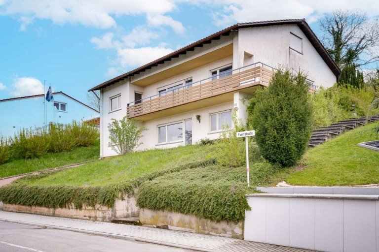 5 Kraichtal Zweifamilienhaus Provisionsfrei! Attraktives Zweifamilienhaus in idyllischer Lage in Kraichtal-Landshausen