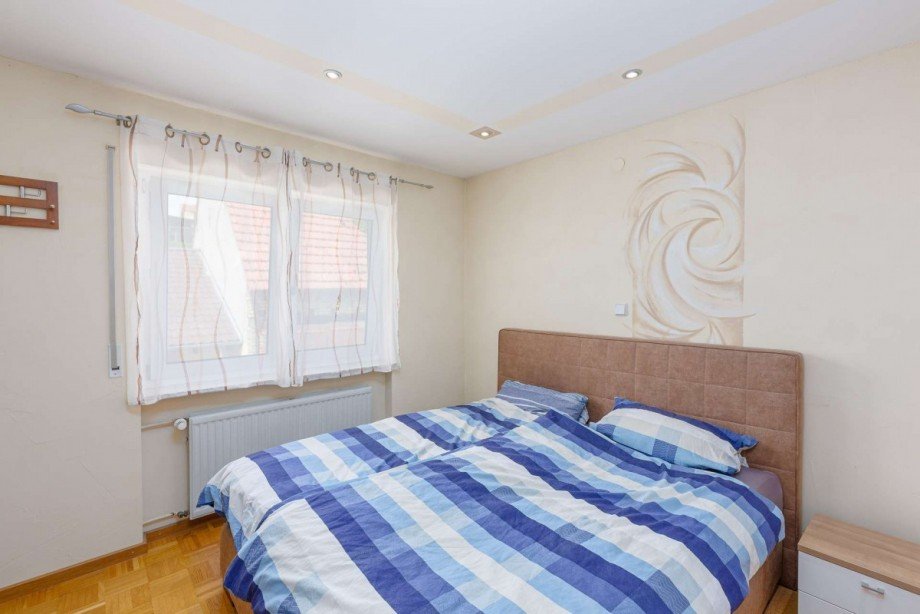 Schlafzimmer Obergeschoss Mehrfamilienhaus Kraichtal-Ober�wisheim