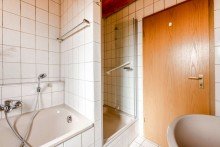 13 Sch�ne 2,5 Zimmer-Dachgeschosswohnung mit PKW Stellplatz und Balkon in Karlsdorf-Neuthard
