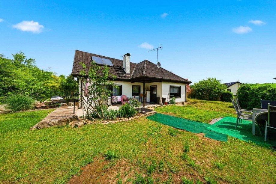 Hausansicht Garten Einfamilienhaus Gondelsheim