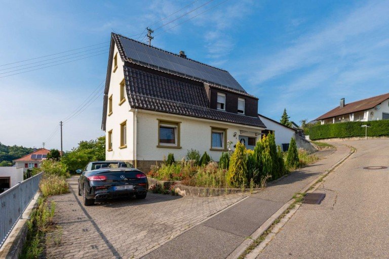 1 Bretten Einfamilienhaus Schickes Ein- bis Zweifamilienhaus mit gro�em Garten, PV-Anlage und Ausbaupotenzial in Bretten-Ruit